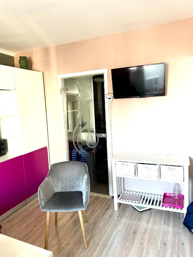 Apartament Cu 3 Dormitoare Jolie.M Lejlighed Galaţi Eksteriør billede